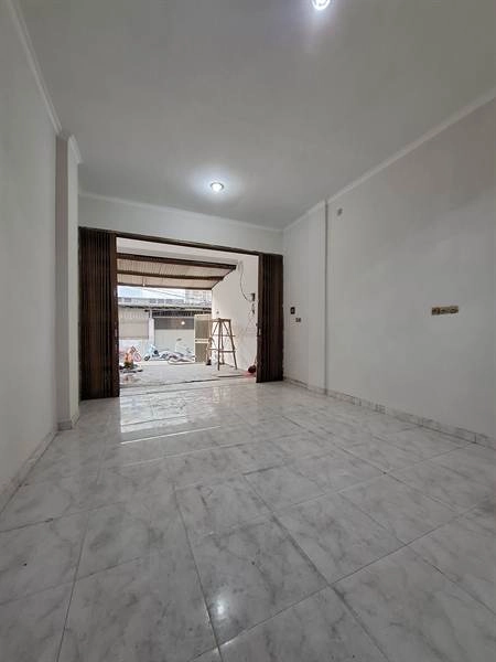 Jakarta Barat Disewakan ruko 3 lantai Jelambar – dekat Central Park Mall & kampus besar, lokasi strategis! 1 1