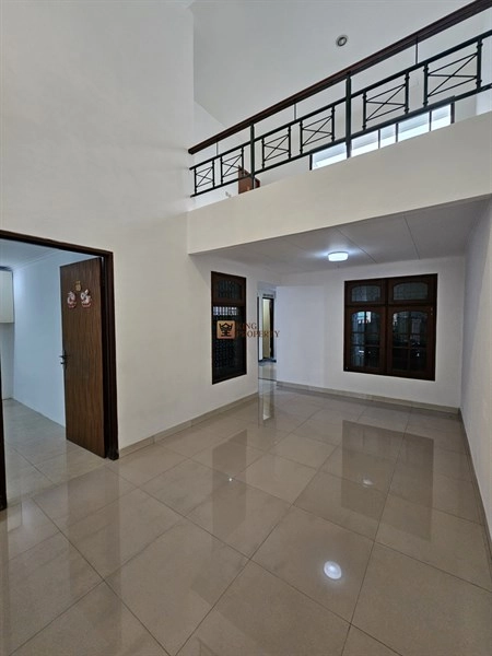 Jakarta Barat Disewakan Rumah 1,5 Lantai Jelambar Kav. Polri – Dekat Central Park, Trisakti & Bebas Banjir! 1 1