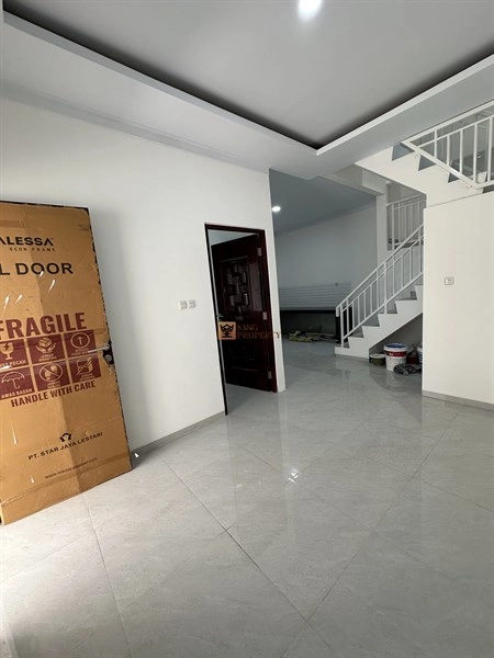 Jakarta Barat Angsana Rare Find, Rumah Tinggi di Zona Nyaman Harga Bisa Diatur 11 10