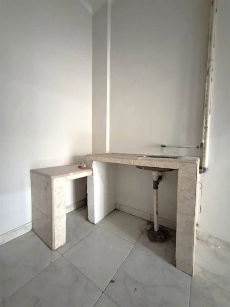 Jakarta Barat Disewakan ruko 3 lantai Jelambar – dekat Central Park Mall & kampus besar, lokasi strategis! 12 12