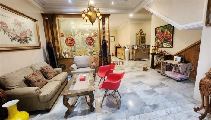 Jakarta Barat Rare Unit! Rumah 2 Lantai di Puri Kembang Ayu – Desain Elegan, SHM   1 12