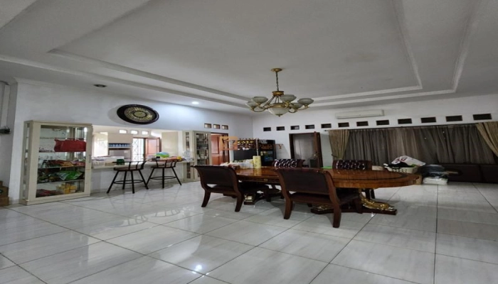 Jakarta Selatan Luxury Living! Rumah 535m² di Kemang Timur – Interior Klasik SHM 13 12
