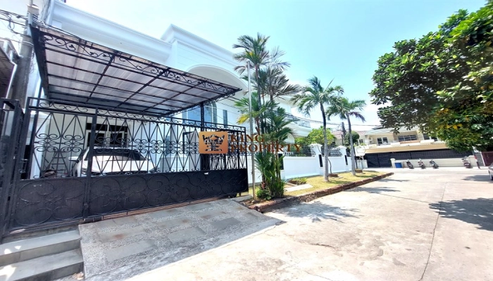 Jakarta Utara Unit Corner, Rumah Muara Karang American Classic Siap Huni 12 13