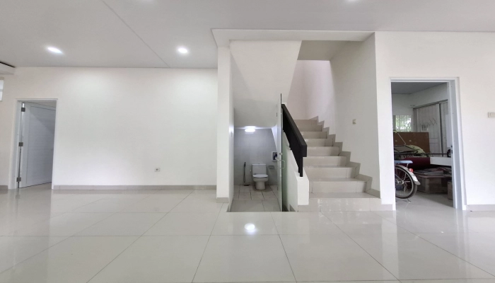 Jakarta Barat Dijual Rumah Hoek 2 Lt Selesai Renov 9x16 puri mansion Jakarta Barat 18 13