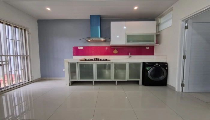 Jakarta Barat Dijual Rumah Hoek 2 Lt Selesai Renov 9x16 puri mansion Jakarta Barat 19 14