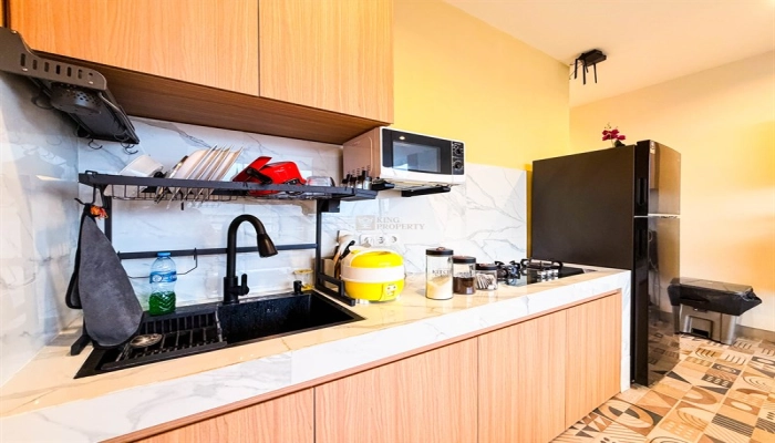 Jakarta Barat Dijual Rumah Kost 4 Lantai Tanjung Duren Raya Modern Contemporary Fasad Art Deco 17 17_dapur_bersama_dgn_kompor_tanam_microwave_dan_peralatan_makan_2