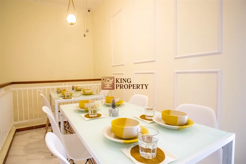 Jakarta Selatan Investasi Langka! Kost Mewah Lebak Bulus Icon Residence Full Terisi 17 17_dining_area_dgn_meja_bangku_melimpah__lebak_bulus_icon_residence_lir