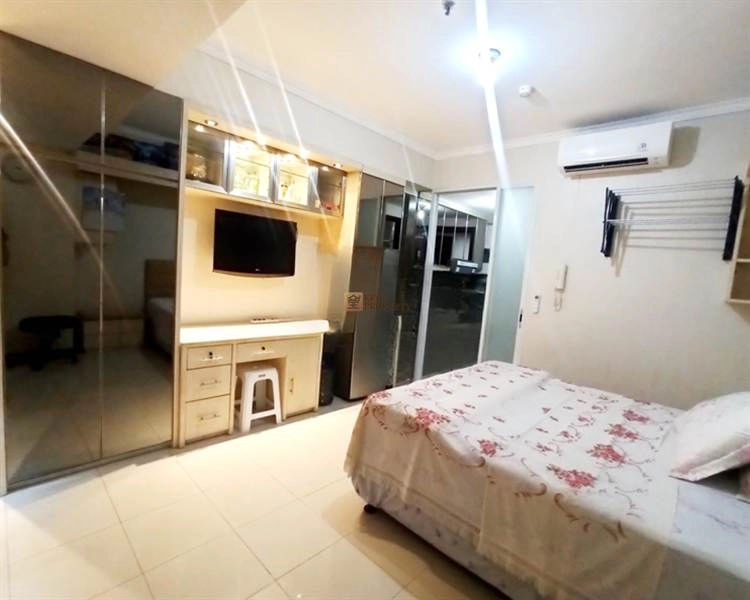 Royal Mediterania Studio Royal Mediterania Garden dengan Smart Space Concept Pool View Cantik Dekat Central Park & BINUS 17 18