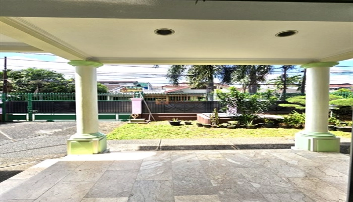 Jakarta Barat Dekat Tol Kebon Jeruk, Dijual Rumah Tosiga Strategis di Duri Kepa SHM 3 2