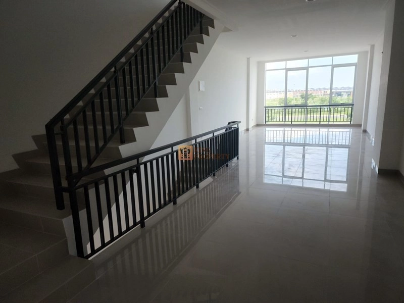 Bodetabek Investasi Menarik, Dijual Ruko La Riviera PIK 2 4,5x15m2  2 2