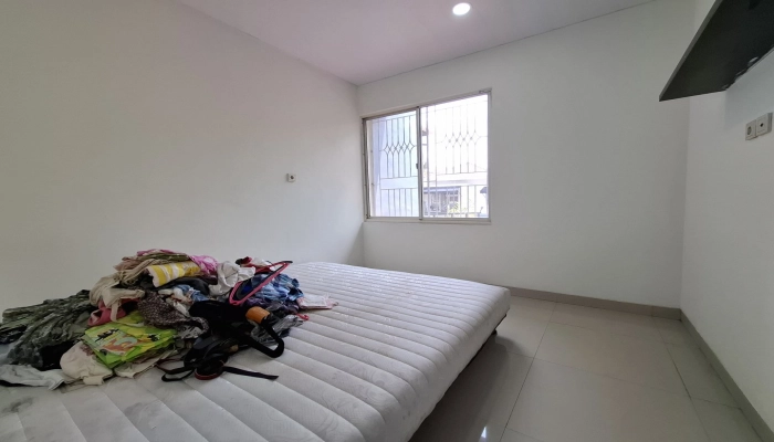 Jakarta Barat Dijual Rumah Hoek 2 Lt Selesai Renov 9x16 puri mansion Jakarta Barat 25 20