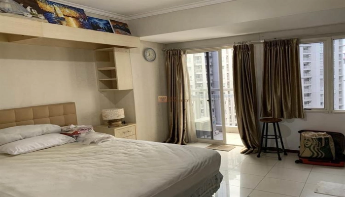 Royal Mediterania Studio Royal Mediterania Garden dengan Smart Space Concept Pool View Cantik Dekat Central Park & BINUS 20 21