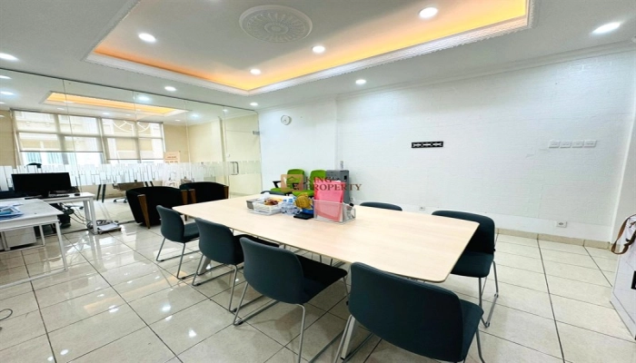 Jakarta Selatan Minimalis Classic, Dijual Ruko Crown Palace Lokasi Strategis 238m2  23 22
