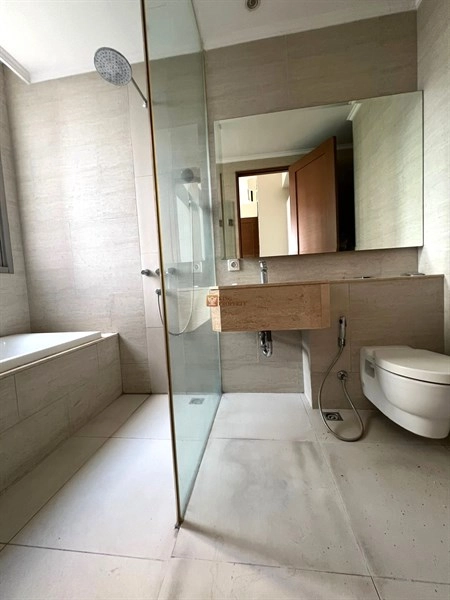 Taman Anggrek Residence Private Lift, Disewa 3 BR Condominium Taman Anggrek Residences, Interior Modern Minimalis Elegan, Akses Langsung ke Mall Taman Anggrek  22 23