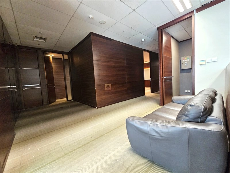 Jakarta Selatan Lokasi Emas, Dijual Office Space Equity Tower SCBD Interior 221m2 24 23