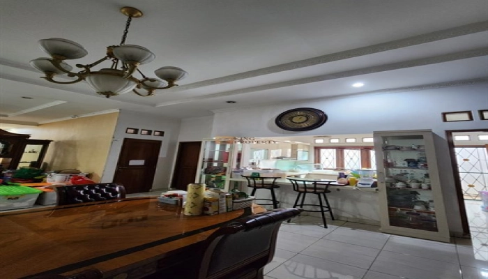 Jakarta Selatan Luxury Living! Rumah 535m² di Kemang Timur – Interior Klasik SHM 25 24