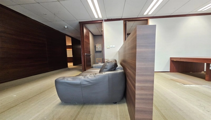 Jakarta Selatan Lokasi Emas, Dijual Office Space Equity Tower SCBD Interior 221m2 25 24
