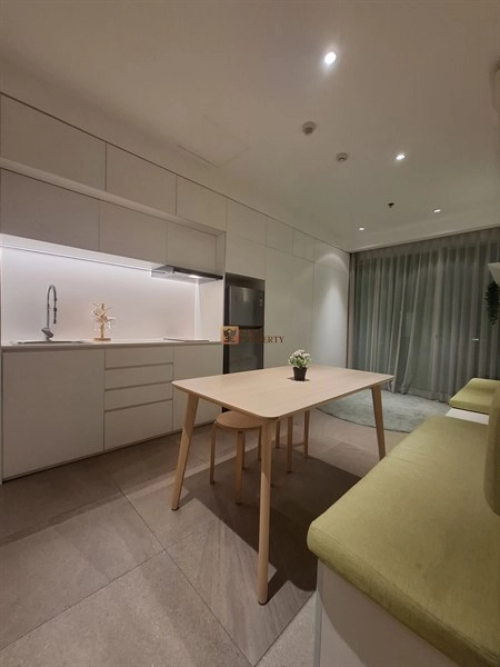 Jakarta Barat Stylish & Spacious 2BR Jadi 1BR Scandinavian dengan Interior Elegan di Gallery West Residences  3 3