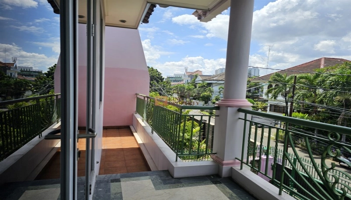 Jakarta Barat Dekat Tol Kebon Jeruk, Dijual Rumah Tosiga Strategis di Duri Kepa SHM 31 30