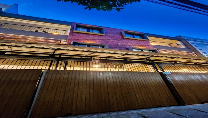 Jakarta Barat Super Strategis, Rumah Kost Avela Residence Tanjung Duren Furnished 4 4_tampak_depan__malam_2_800x600