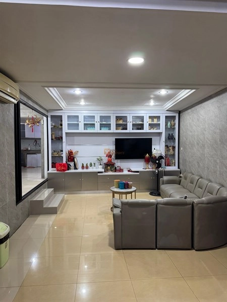 Jakarta Barat Rumah 2,5 Lantai Design Modern Classic Greenville Kebon Jeruk – Dekat Central Park, Mall Taman Anggrek & Tol Kebon Jeruk 6 5