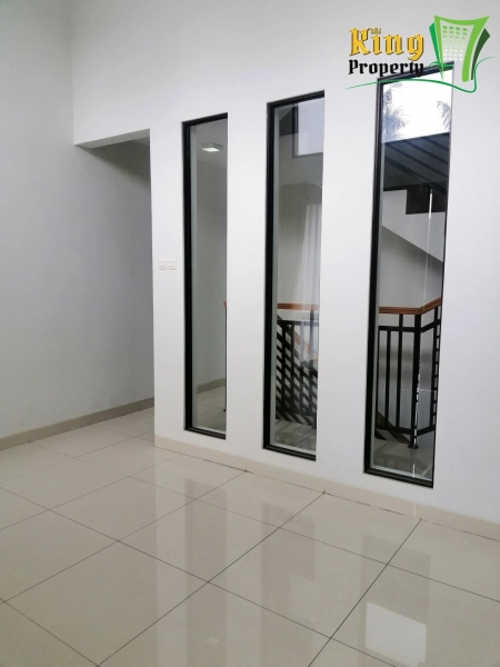 Jakarta Barat Good Deal! Meruya Residence Rumah Mewah 3 Lantai Feng Shui, Sirkulasi Udara dan penerangan Bagus Bebas Banjir Lokasi Dekat Tol Lingkar Luar Jakarta. 6 5