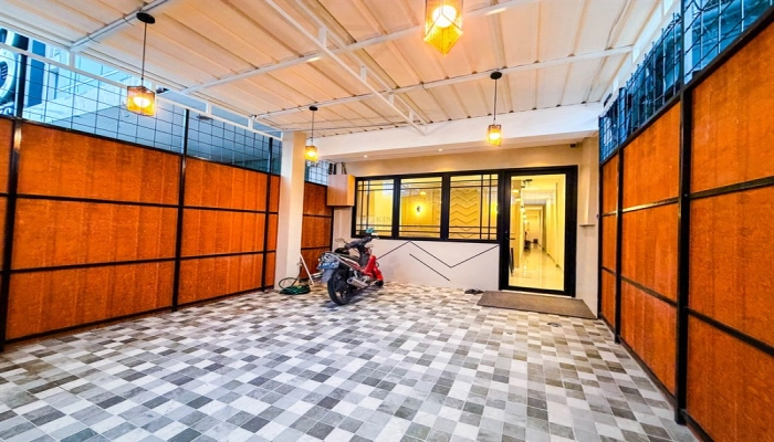 Jakarta Barat Dijual Rumah Kost 4 Lantai Tanjung Duren Raya Modern Contemporary Fasad Art Deco 5 5_parkiran_yg_lega