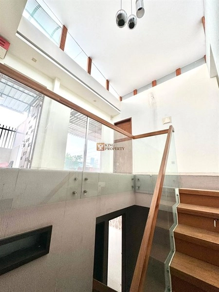 Jakarta Barat Dijual Cepat Rumah Mewah 3 Lantai di Kembangan Puri Mansion Buckingham 10 6