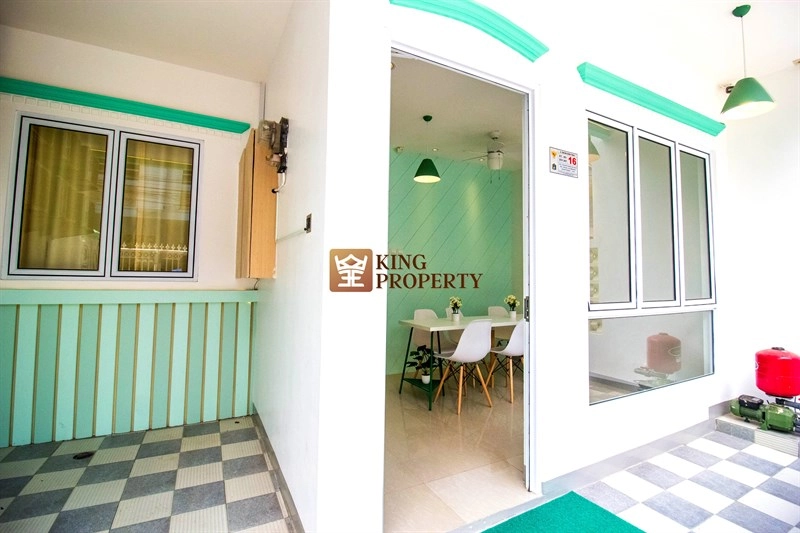 Jakarta Barat Hot Recommend! Rumah Kost Tanjung Duren Emerald Residence Strategis 8 8_teras_yg_welcoming_dan_lega_utk_parkiran