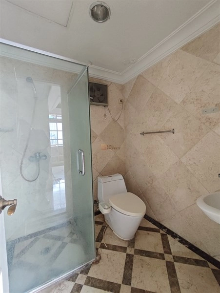 Jakarta Barat Elegant Classic 2BR Apartment Slipi 118m² – Prime Location Near Sudirman, Senayan & Central Park 9 9