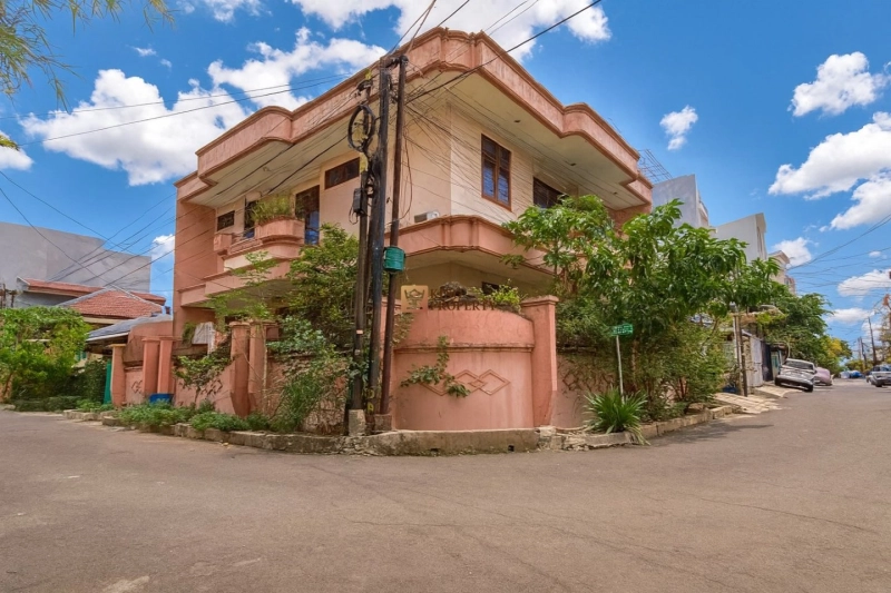 Jakarta Utara Banting Harga! Rumah Old Money Hook 2 Lantai di Muara Karang, Akses Super Strategis 1 chatgpt_image_dec_3_2025_11_08_04_am