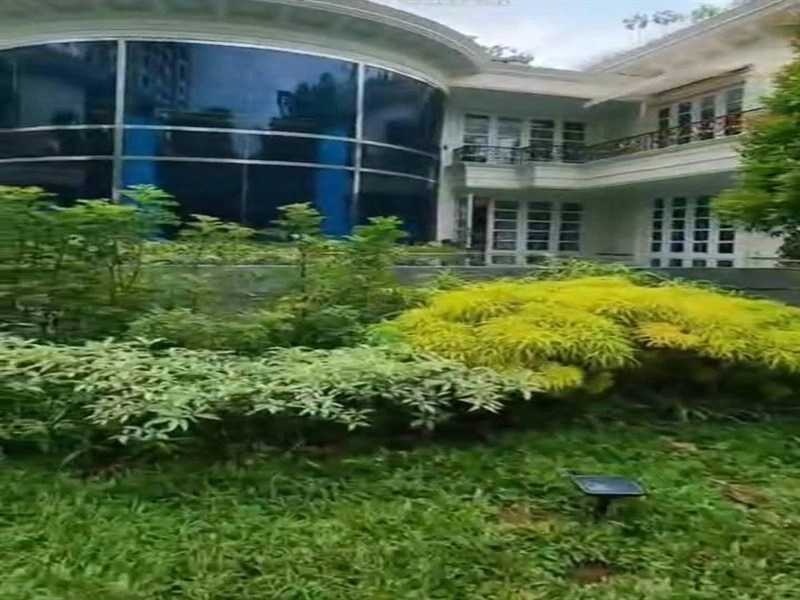 Jakarta Selatan Dijual Cepat Rumah Pondok Indah Golf Jakarta Selatan — Modern Contemporary Tropical Luxury, Dekat Pondok Indah Mall, JIS & RSPI    14 cover_1