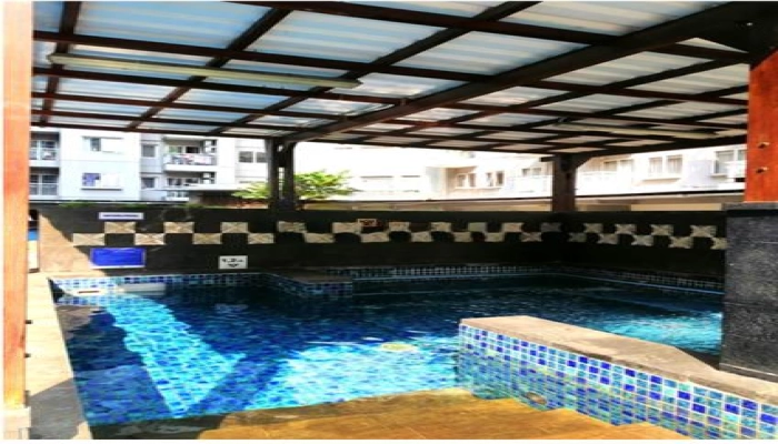 Royal Mediterania Studio Royal Mediterania Garden dengan Smart Space Concept Pool View Cantik Dekat Central Park & BINUS 34 pool2